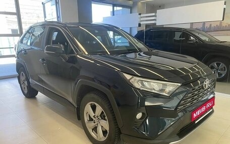 Toyota RAV4, 2020 год, 2 600 000 рублей, 3 фотография