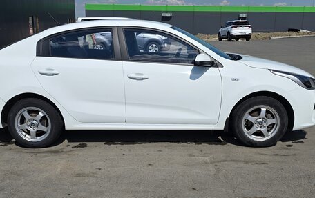 KIA Rio IV, 2020 год, 1 580 000 рублей, 3 фотография