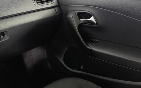 Volkswagen Polo VI (EU Market), 2012 год, 750 000 рублей, 14 фотография