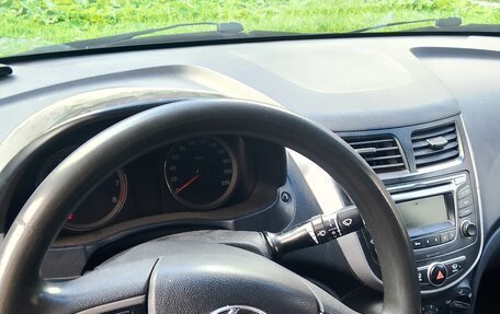 Hyundai Solaris II рестайлинг, 2015 год, 460 000 рублей, 6 фотография