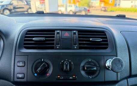 Skoda Roomster, 2011 год, 550 000 рублей, 21 фотография