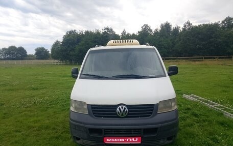 Volkswagen Transporter T5 рестайлинг, 2008 год, 630 000 рублей, 1 фотография