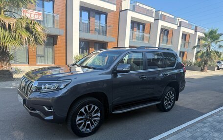 Toyota Land Cruiser Prado 150 рестайлинг 2, 2022 год, 7 500 000 рублей, 5 фотография
