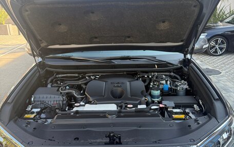 Toyota Land Cruiser Prado 150 рестайлинг 2, 2022 год, 7 500 000 рублей, 11 фотография