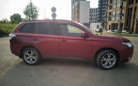 Mitsubishi Outlander III рестайлинг 3, 2013 год, 1 100 000 рублей, 3 фотография