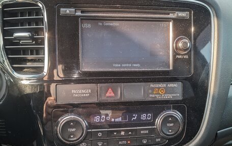 Mitsubishi Outlander III рестайлинг 3, 2013 год, 1 100 000 рублей, 9 фотография