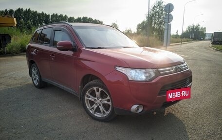 Mitsubishi Outlander III рестайлинг 3, 2013 год, 1 100 000 рублей, 2 фотография