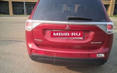 Mitsubishi Outlander III рестайлинг 3, 2013 год, 1 100 000 рублей, 6 фотография