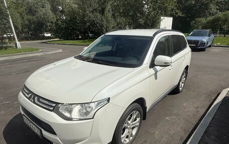 Mitsubishi Outlander III рестайлинг 3, 2013 год, 1 200 000 рублей, 2 фотография