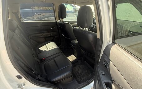 Mitsubishi Outlander III рестайлинг 3, 2013 год, 1 200 000 рублей, 10 фотография