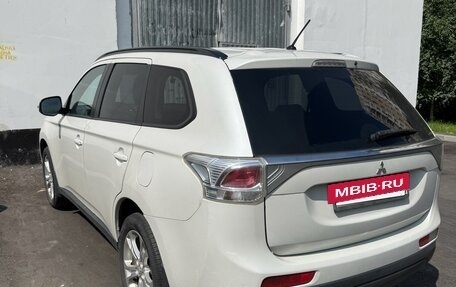 Mitsubishi Outlander III рестайлинг 3, 2013 год, 1 200 000 рублей, 5 фотография