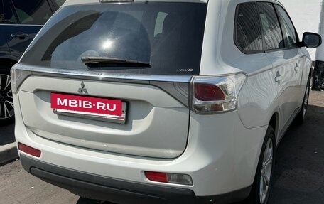 Mitsubishi Outlander III рестайлинг 3, 2013 год, 1 200 000 рублей, 4 фотография