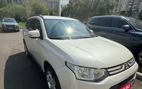 Mitsubishi Outlander III рестайлинг 3, 2013 год, 1 200 000 рублей, 3 фотография