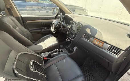 Mitsubishi Outlander III рестайлинг 3, 2013 год, 1 200 000 рублей, 22 фотография