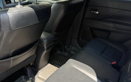 Mitsubishi Outlander III рестайлинг 3, 2013 год, 1 200 000 рублей, 18 фотография