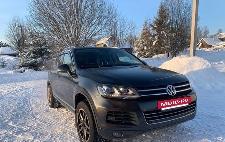 Volkswagen Touareg III, 2010 год, 1 340 000 рублей, 2 фотография