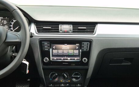 Skoda Rapid I, 2018 год, 1 335 000 рублей, 10 фотография