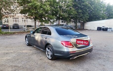 Mercedes-Benz E-Класс, 2019 год, 3 100 000 рублей, 4 фотография