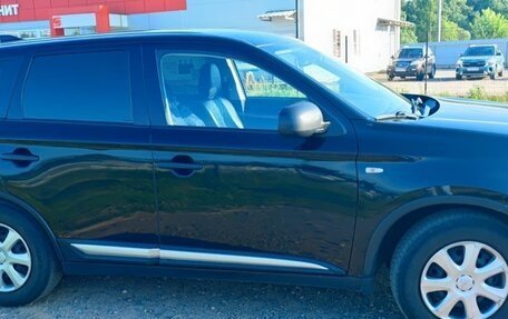 Mitsubishi Outlander III рестайлинг 3, 2019 год, 1 950 000 рублей, 3 фотография