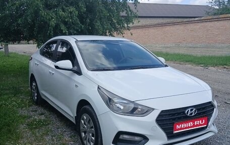 Hyundai Solaris II рестайлинг, 2018 год, 750 000 рублей, 1 фотография