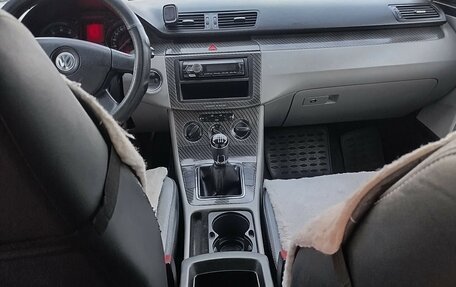 Volkswagen Passat B6, 2005 год, 550 000 рублей, 9 фотография