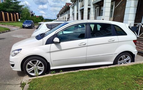 Mercedes-Benz B-Класс, 2011 год, 720 000 рублей, 2 фотография