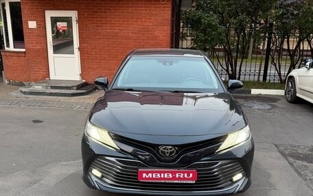 Toyota Camry, 2020 год, 3 000 000 рублей, 1 фотография
