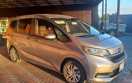 Honda Freed II, 2021 год, 1 930 000 рублей, 4 фотография