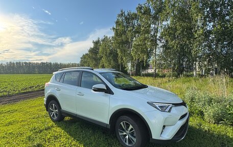 Toyota RAV4, 2017 год, 2 330 000 рублей, 3 фотография