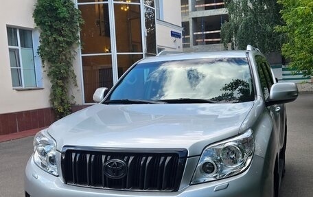 Toyota Land Cruiser Prado 150 рестайлинг 2, 2012 год, 3 222 000 рублей, 2 фотография