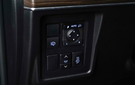Toyota Land Cruiser Prado 150 рестайлинг 2, 2018 год, 5 217 055 рублей, 16 фотография
