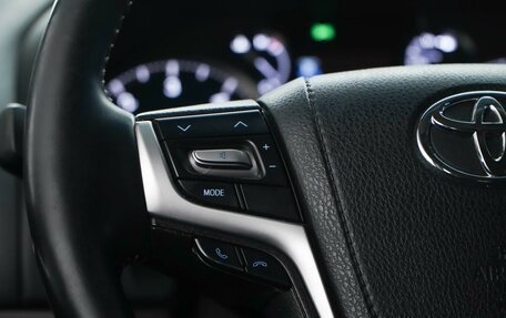 Toyota Land Cruiser Prado 150 рестайлинг 2, 2018 год, 5 217 055 рублей, 12 фотография