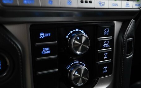 Toyota Land Cruiser Prado 150 рестайлинг 2, 2018 год, 5 217 055 рублей, 19 фотография