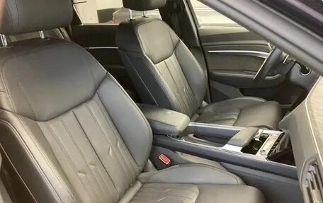Audi e-tron I, 2020 год, 4 000 000 рублей, 6 фотография