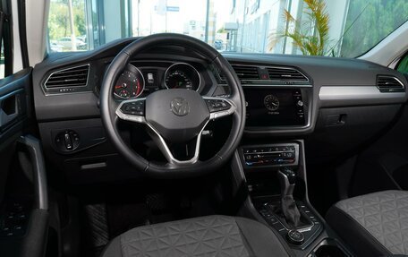 Volkswagen Tiguan II, 2021 год, 3 399 000 рублей, 10 фотография