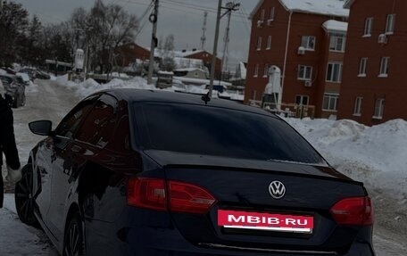 Volkswagen Jetta VI, 2011 год, 1 300 000 рублей, 2 фотография