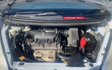 Mitsubishi Colt VI рестайлинг, 2003 год, 300 000 рублей, 3 фотография