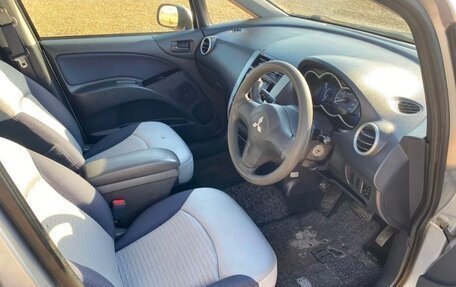 Mitsubishi Colt VI рестайлинг, 2003 год, 300 000 рублей, 9 фотография