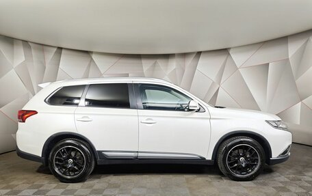 Mitsubishi Outlander III рестайлинг 3, 2015 год, 1 628 000 рублей, 6 фотография