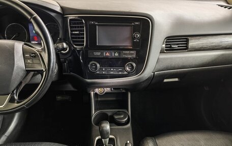 Mitsubishi Outlander III рестайлинг 3, 2015 год, 1 628 000 рублей, 15 фотография