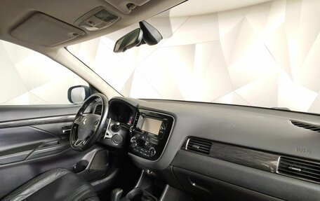 Mitsubishi Outlander III рестайлинг 3, 2015 год, 1 628 000 рублей, 13 фотография