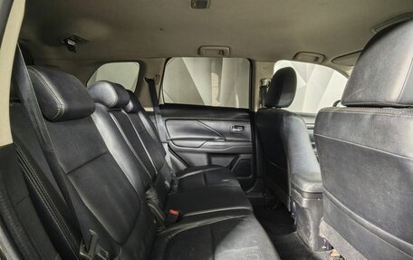 Mitsubishi Outlander III рестайлинг 3, 2015 год, 1 628 000 рублей, 16 фотография