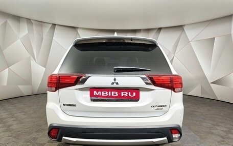 Mitsubishi Outlander III рестайлинг 3, 2015 год, 1 628 000 рублей, 8 фотография