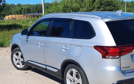 Mitsubishi Outlander III рестайлинг 3, 2018 год, 2 150 000 рублей, 5 фотография