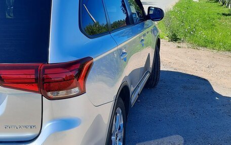Mitsubishi Outlander III рестайлинг 3, 2018 год, 2 150 000 рублей, 6 фотография