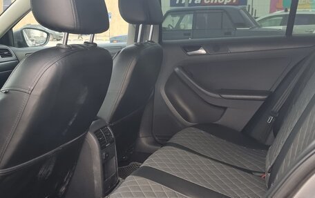 Volkswagen Jetta VI, 2013 год, 940 000 рублей, 3 фотография