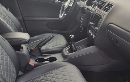 Volkswagen Jetta VI, 2013 год, 940 000 рублей, 5 фотография