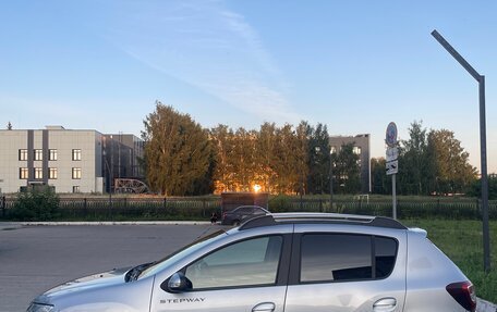 Renault Sandero II рестайлинг, 2021 год, 1 080 000 рублей, 2 фотография