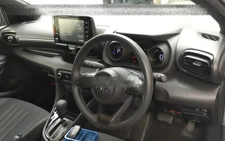Toyota Yaris, 2021 год, 1 500 000 рублей, 3 фотография