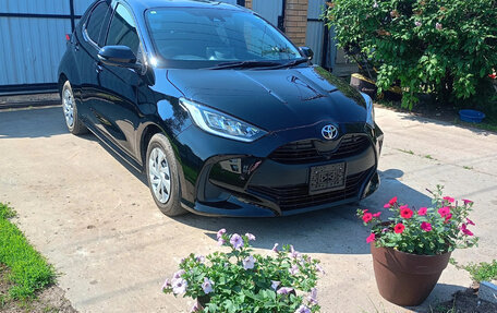 Toyota Yaris, 2021 год, 1 500 000 рублей, 2 фотография